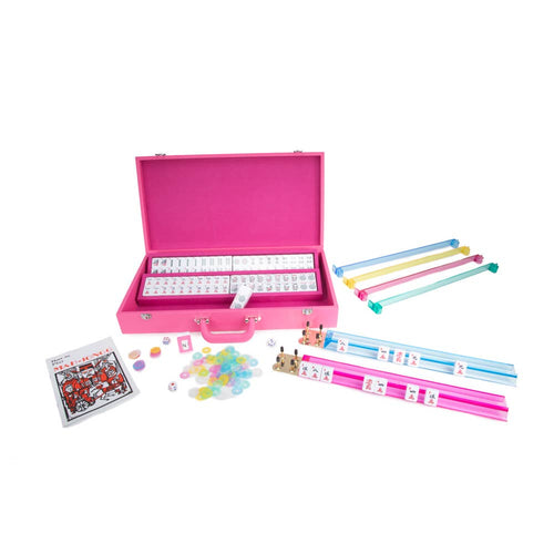 The Ellen Mahjong Set is presented in a luxurious manner, boasting a pink case made from premium stingray leather. It comes equipped with white tiles adorned with red and black markings, vibrant chips, four racks available in pink, blue, and yellow, and clear instruction booklets. The well-organized arrangement highlights the game’s exquisite components beautifully.