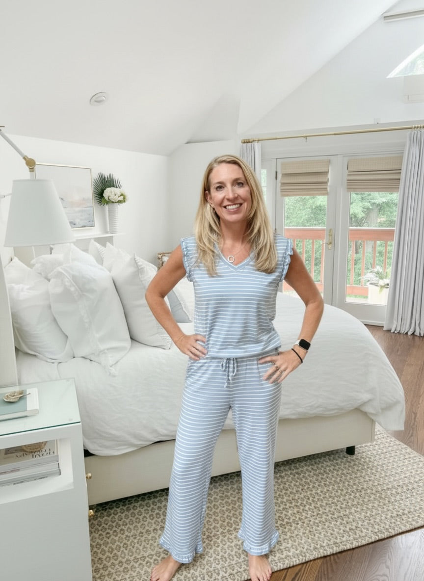 Dream Ruffle V-neck with Cropped Pant