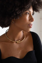 Load image into Gallery viewer, Dash Hinge Wrap Choker
