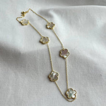 Load image into Gallery viewer, Adeline Clover Necklace
