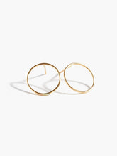 Load image into Gallery viewer, Hammered Circle Studs - Gold-filled
