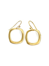 Load image into Gallery viewer, Small Open Square Earrings - Vermeil
