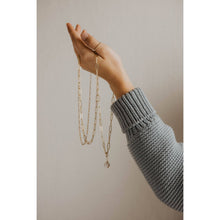 Load image into Gallery viewer, Small Paperclip Necklace

