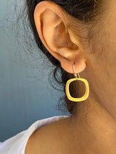 Load image into Gallery viewer, Small Open Square Earrings - Vermeil

